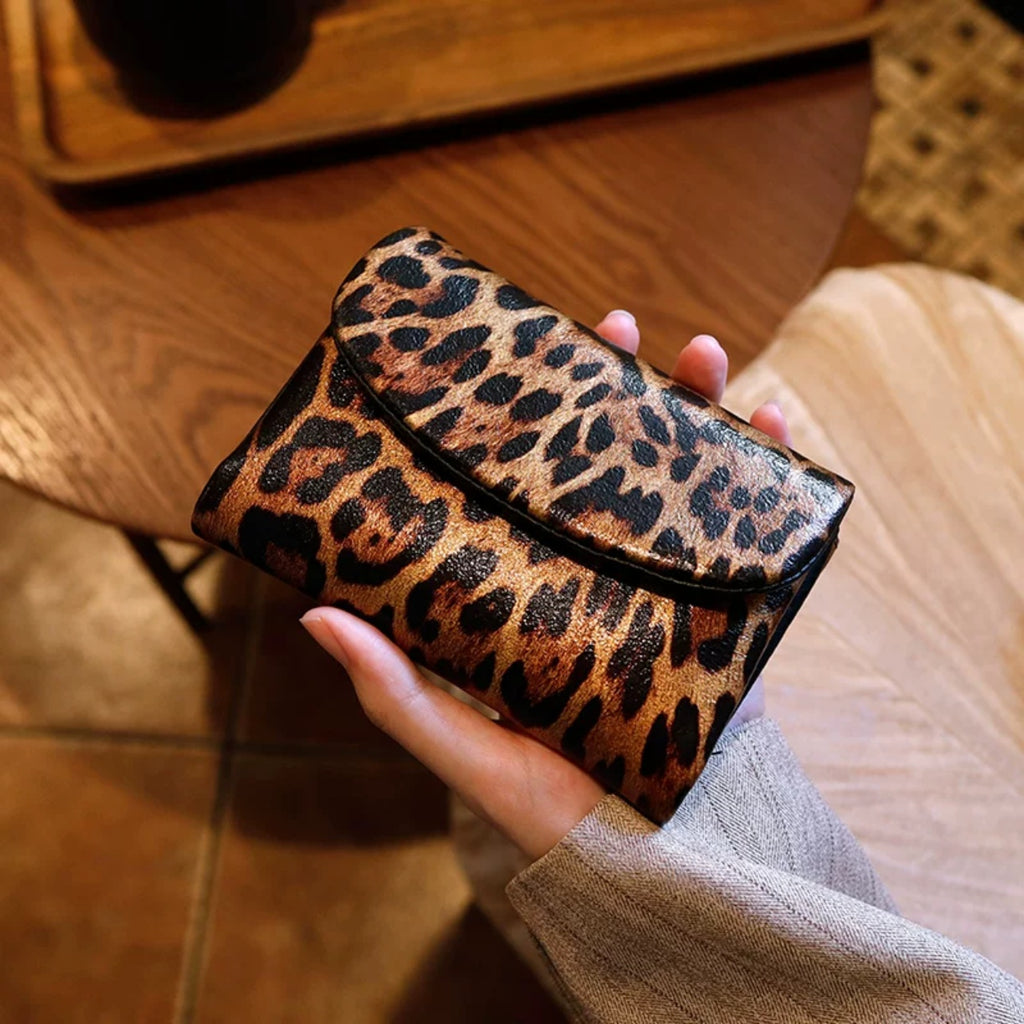 Women'S Leopard Print Wallet with Magnetic Closure & Photo Slot - Golden-Tone Hardware, Zipper Pocket & Coin Pocket, Golden-Tone Hardware, Compact Everyday Wallet For Women & S, Stylish Accessory, Fashionable Accessory, Fashion Lovers
