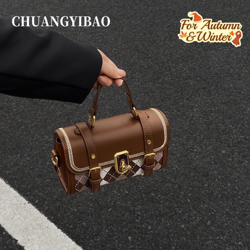 New Women'S Underarm Bag for Autumn And Winter, Trendy Crossbody Bag with a Stylish Chain, Small Square Shoulder Bag.