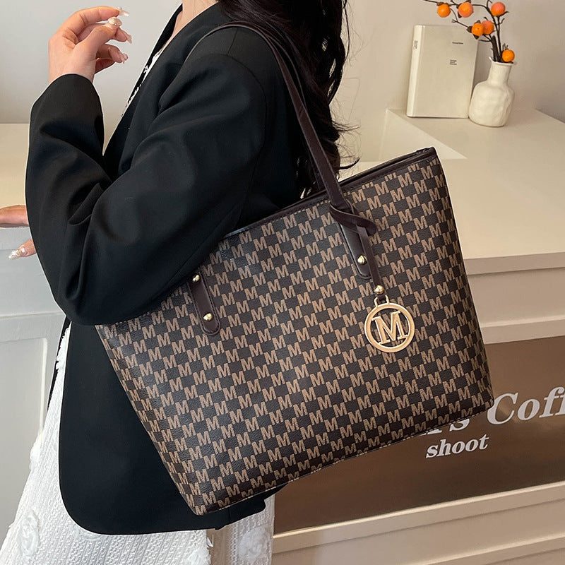 Relaxed Commuter Letter Tote Bag for Women 2025 New Fashionable Single Shoulder Bag Large Capacity Handbag
