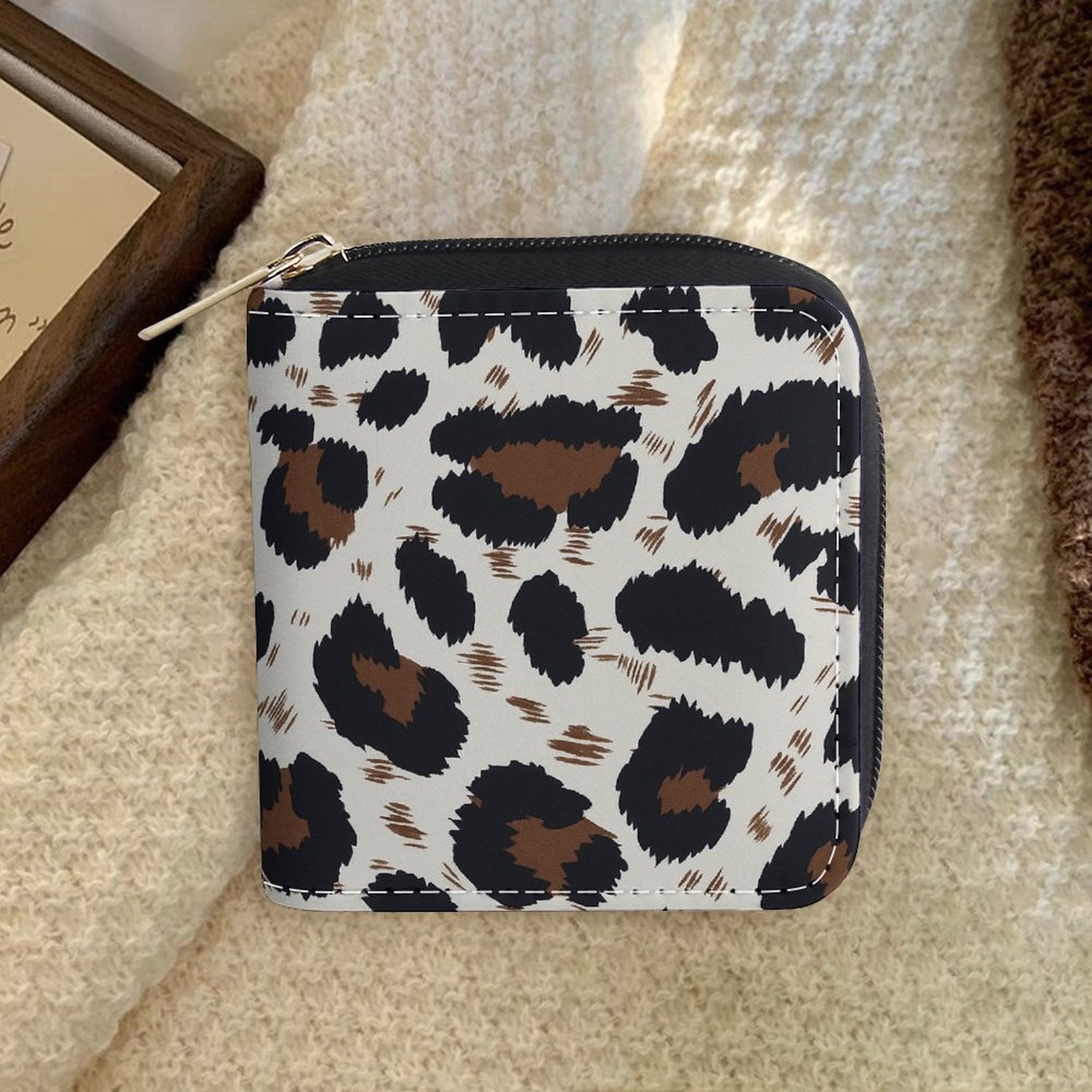 1pc Leopard Print Coin Purse Wallet - Zipper Closure, Compact Wallet with Card Holder & Coin Pocket - Elegant Leopard Print in - Synthetic for Women & Men - Everyday, Party, Travel - Durable & Easy-Clean Design, Party Accessory, Trendy Accessory